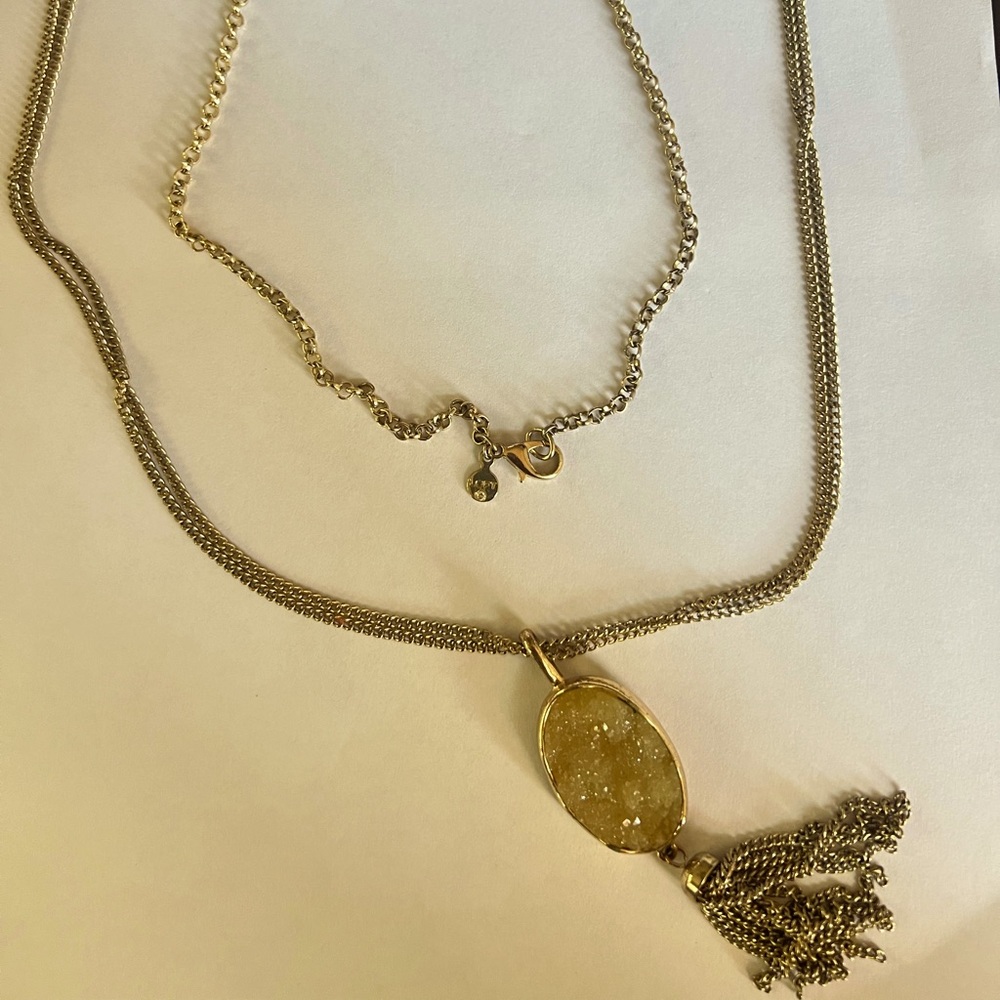 Tassel necklace with off white stone
